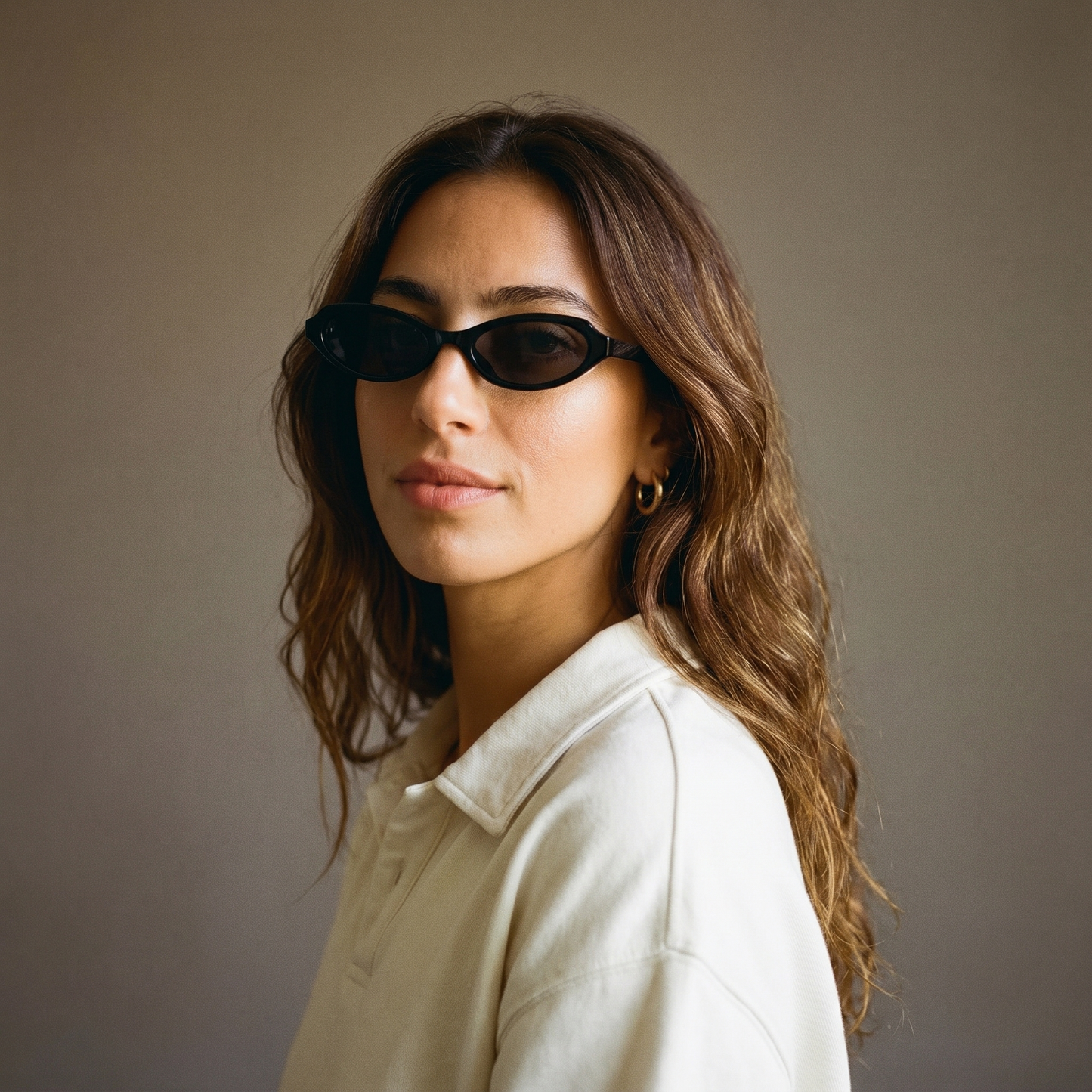 AURA PAROS — model studio shot