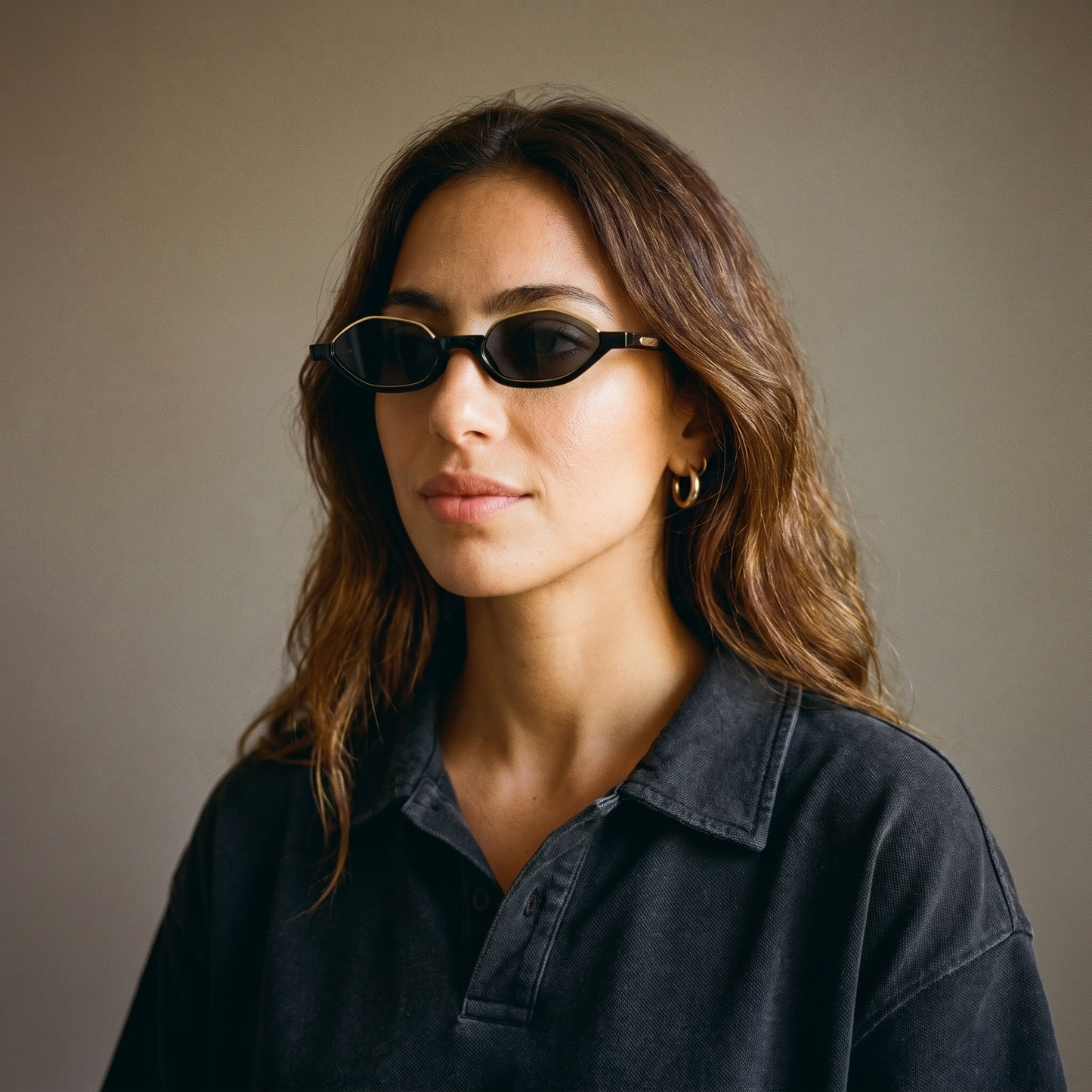 AURA FLORES — model studio shot