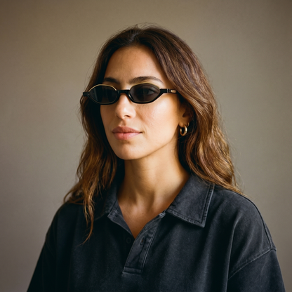 AURA FLORES — model studio shot
